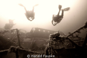 tech-divers behind the superstructure of ww2 wreck radbod... by Harald Fauske 